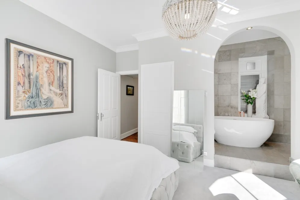 Bedford Avenue London WC1B photo 7