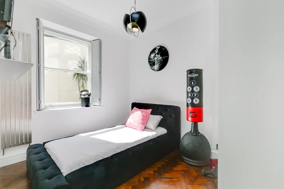 Bedford Avenue London WC1B photo 9