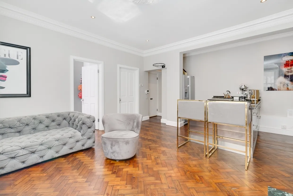 Bedford Avenue London WC1B photo 12