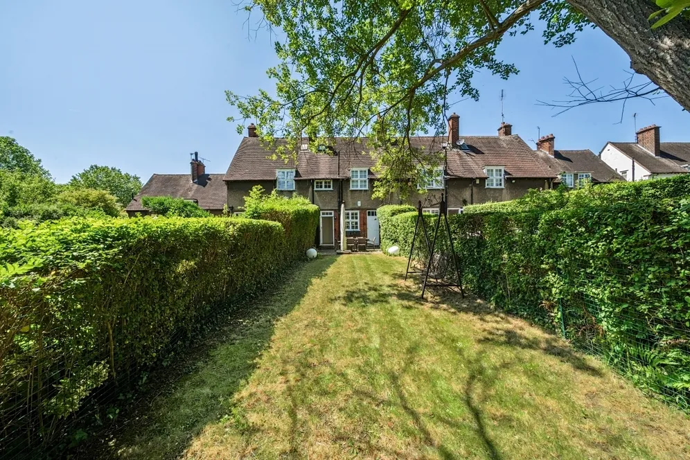 Midholm Hampstead Garden Suburb NW11 photo 16