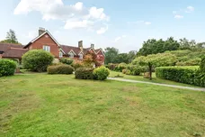 Horsham Road Handcross RH17 photo 4