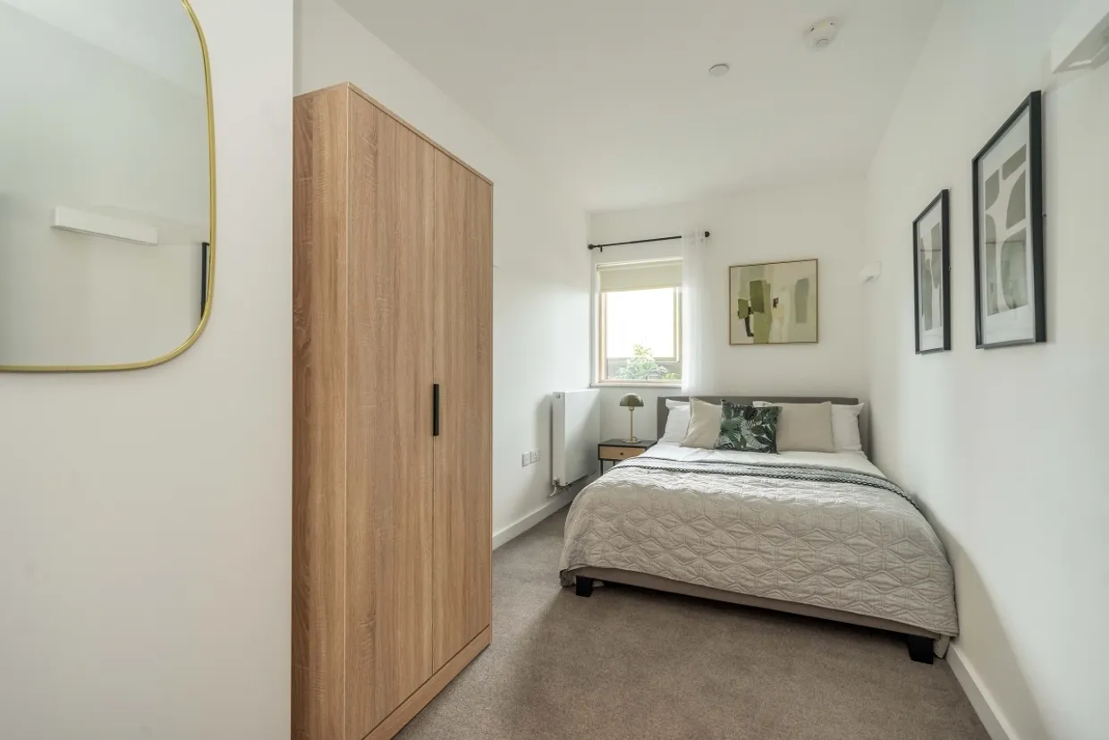 North Acton W3 photo 14