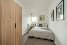North Acton W3 photo 15