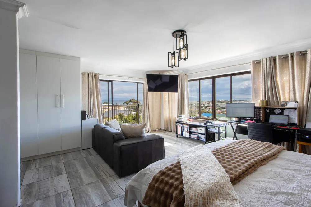 South Africa, Western Cape, Mountainside, Clivia Street, 6B
