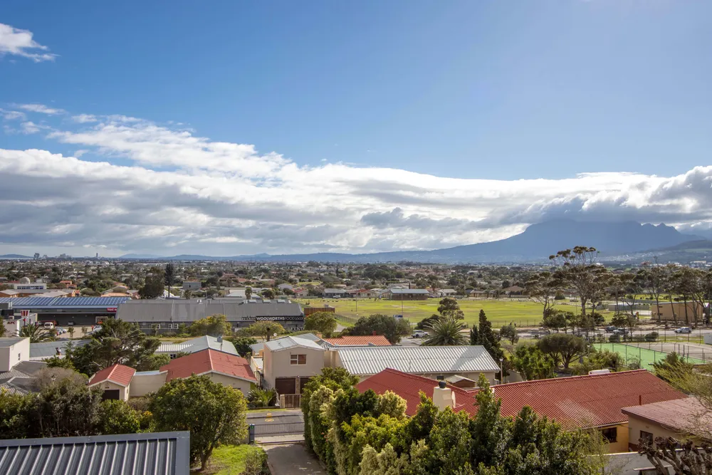 South Africa, Western Cape, Mountainside, Clivia Street, 6B