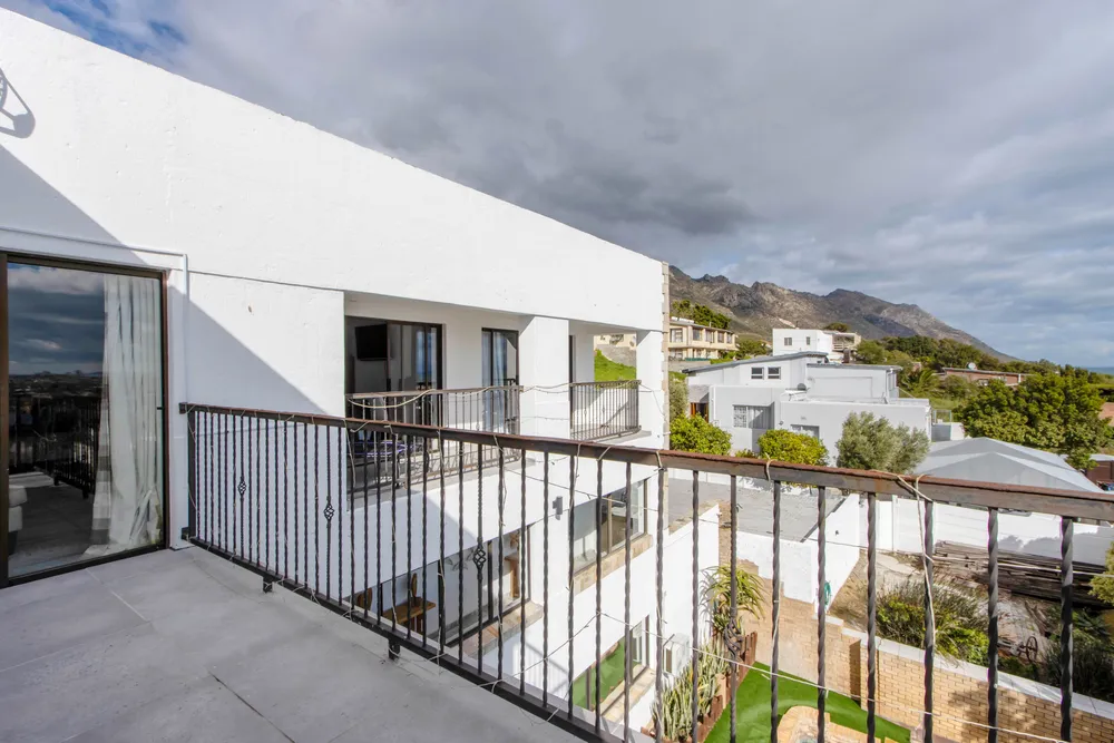 South Africa, Western Cape, Mountainside, Clivia Street, 6B