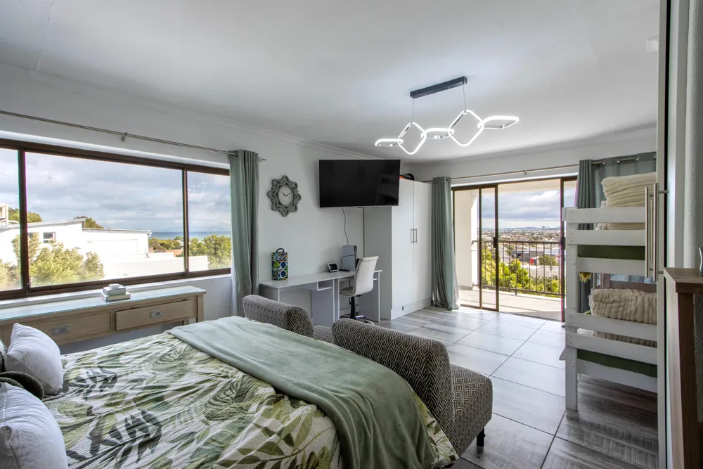 South Africa, Western Cape, Mountainside, Clivia Street, 6B