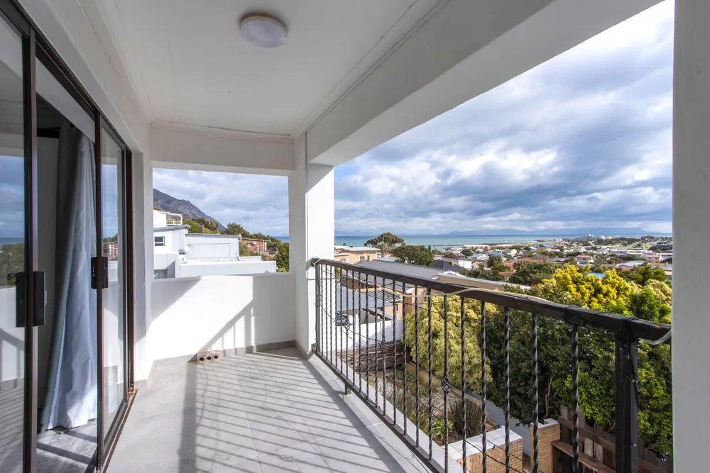 South Africa, Western Cape, Mountainside, Clivia Street, 6B
