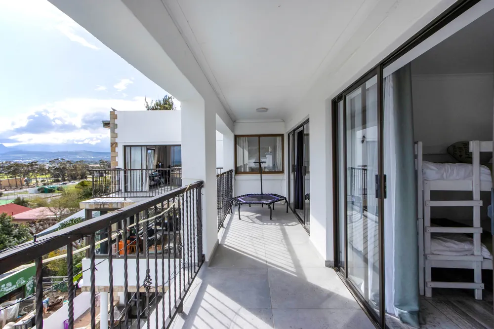 South Africa, Western Cape, Mountainside, Clivia Street, 6B