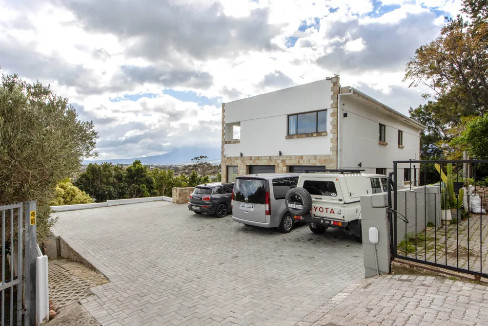 South Africa, Western Cape, Mountainside, Clivia Street, 6B