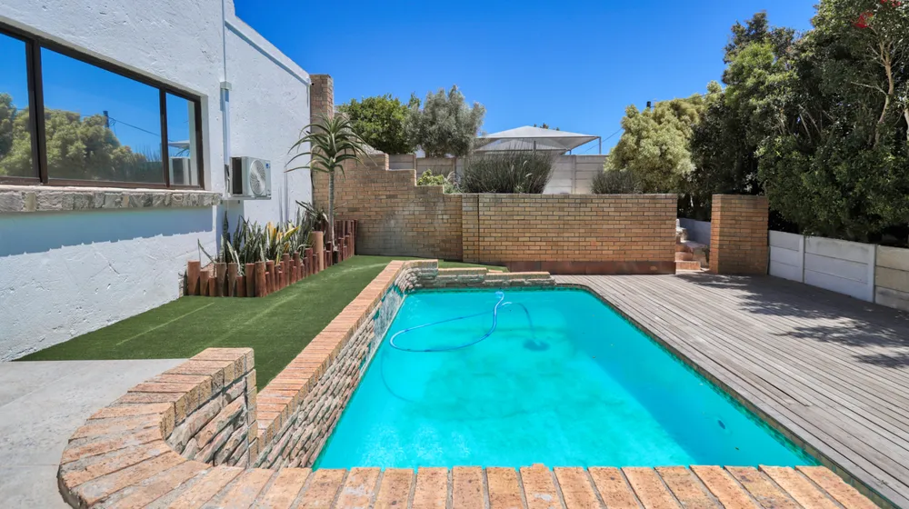 South Africa, Western Cape, Mountainside, Clivia Street, 6B