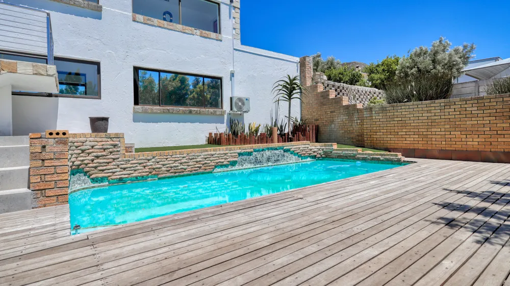 South Africa, Western Cape, Mountainside, Clivia Street, 6B