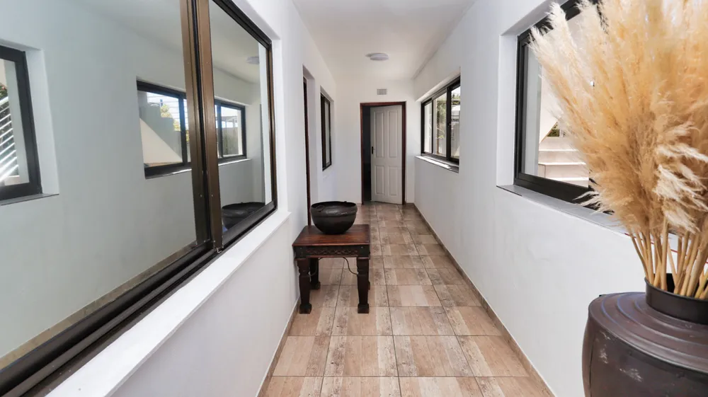 South Africa, Western Cape, Mountainside, Clivia Street, 6B