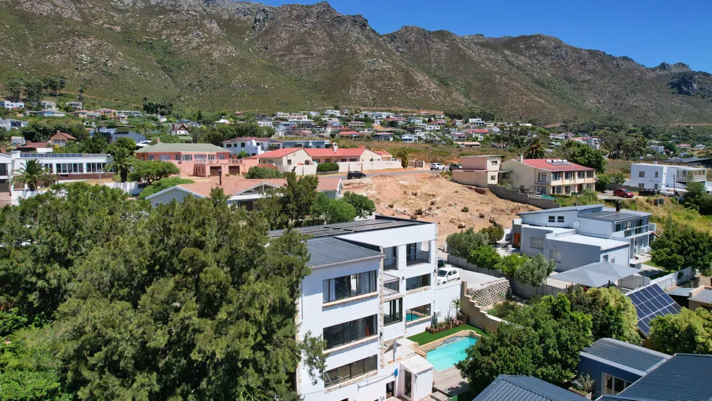 South Africa, Western Cape, Mountainside, Clivia Street, 6B