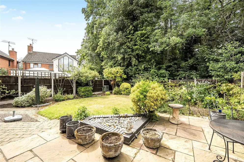 Property carousel item 11