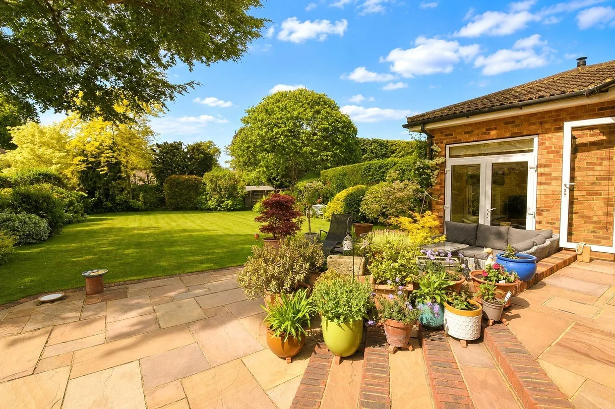 Ridgelands, Leatherhead, KT22 photo 17