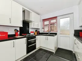 Kingfisher Road, Chipping Sodbury, BRISTOL thumb 3