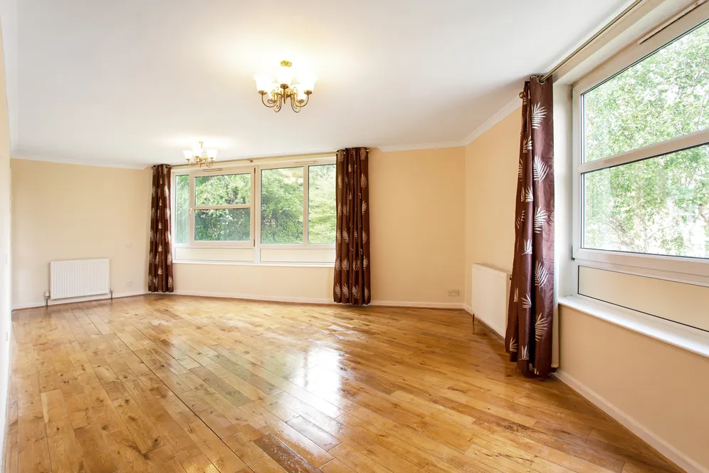 Heathside, WEYBRIDGE, KT13 photo 2