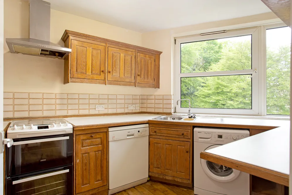 Heathside, WEYBRIDGE, KT13 photo 3