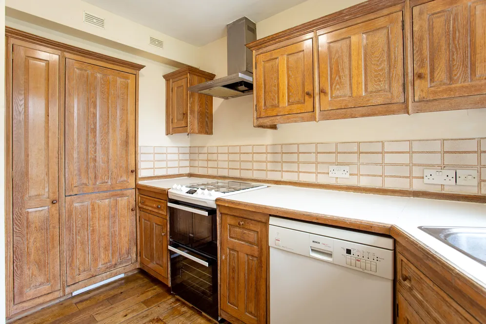 Heathside, WEYBRIDGE, KT13 photo 4