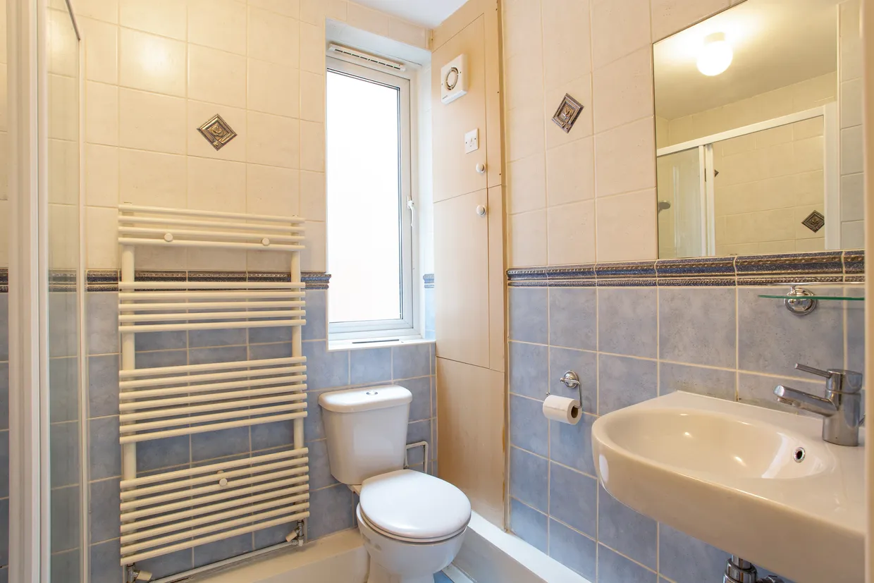 Heathside, WEYBRIDGE, KT13 photo 7
