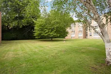 Heathside, WEYBRIDGE, KT13 photo 9
