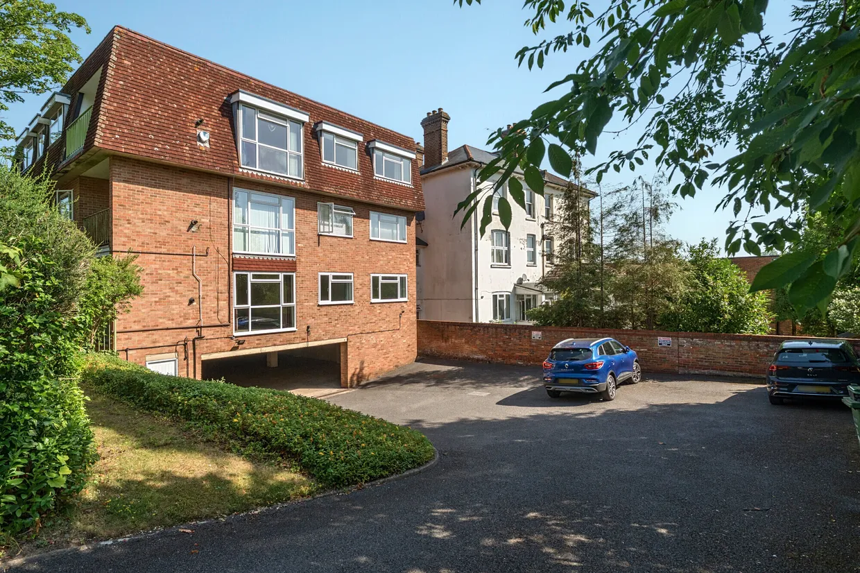 Harvey Road, Guildford, GU1 photo 12