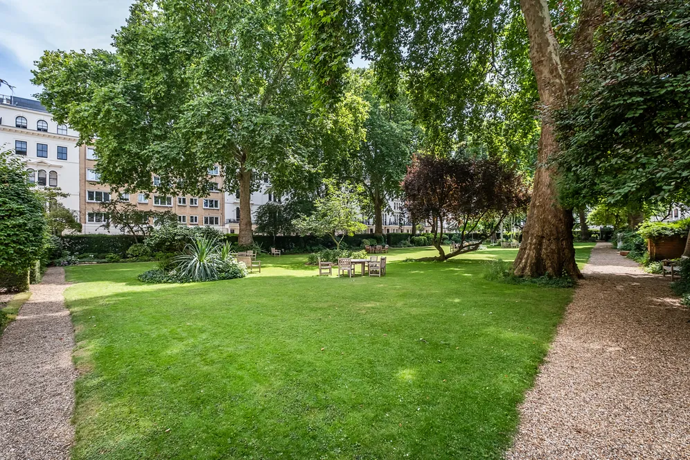 Garden House, Kensington Gardens Square, London, W2 photo 2