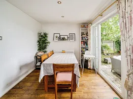 Evans Close, Aylesbury thumb 3