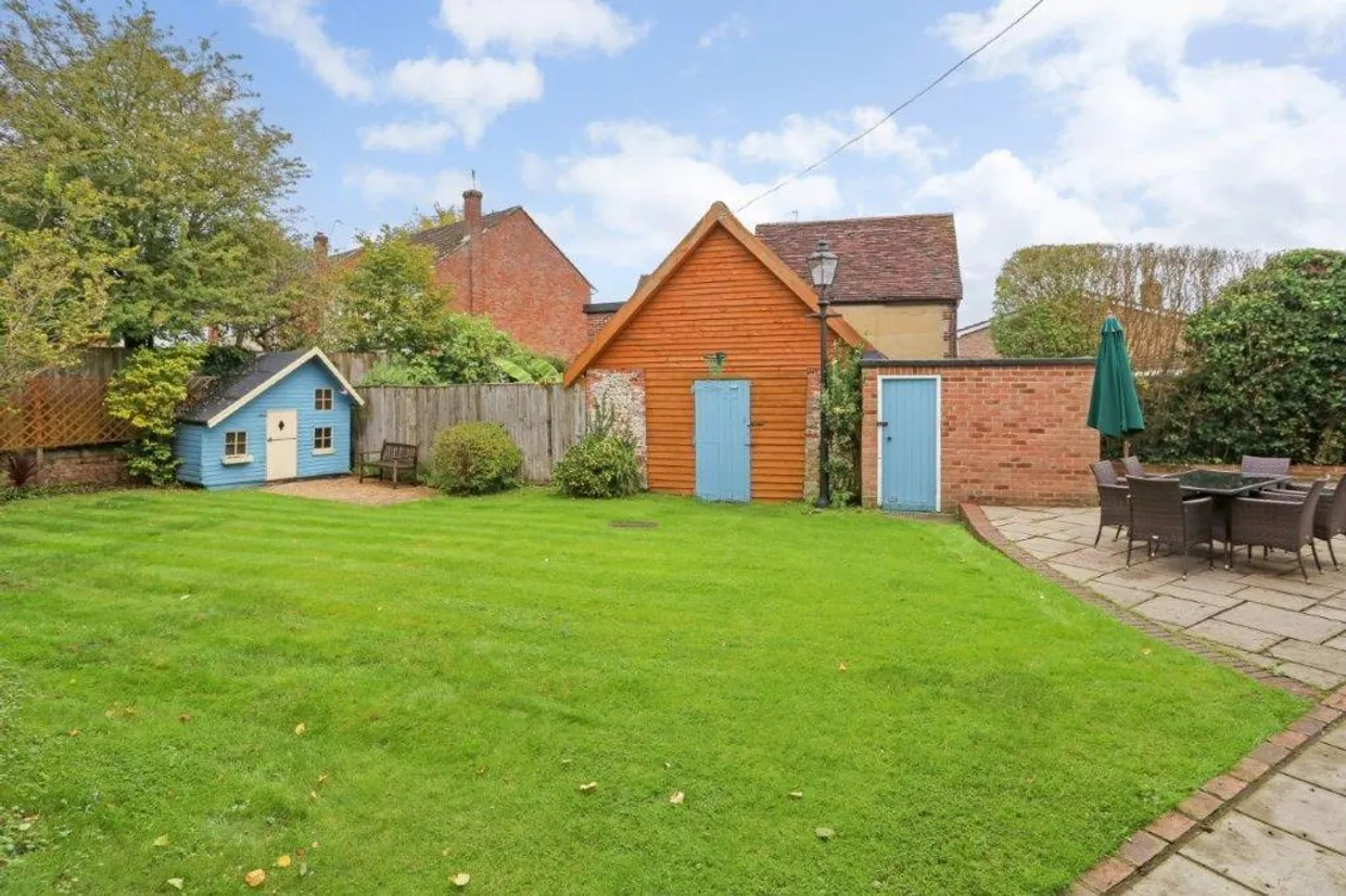 Farnborough Road, Farnham, GU9 photo 9