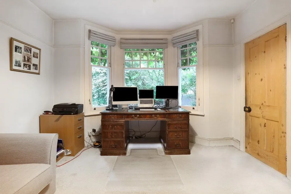 Farnborough Road, Farnham, GU9 photo 12