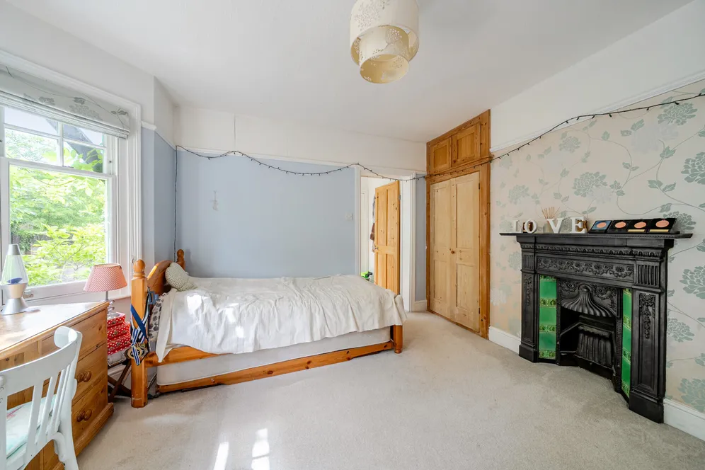 Farnborough Road, Farnham, GU9 photo 15
