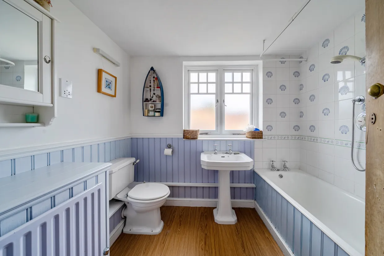 Farnborough Road, Farnham, GU9 photo 16