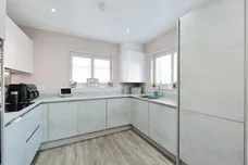 Fullers Avenue, Watford