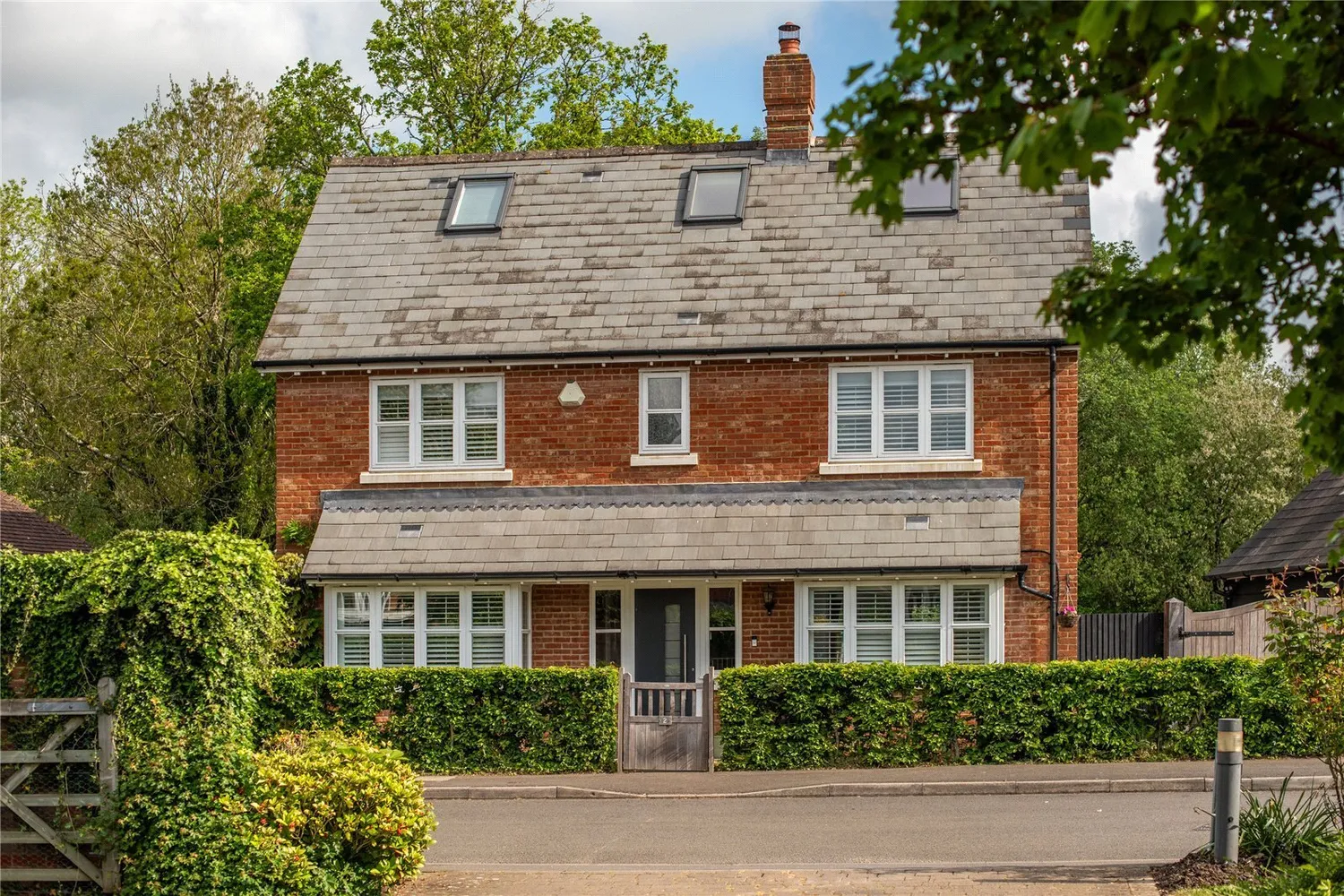 Mulberry Place, Newdigate, RH5 photo 14
