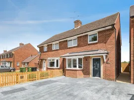 Queens Avenue, Newport Pagnell photo