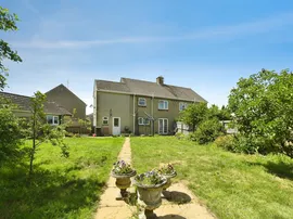 Hardens Close, Chippenham thumb 2