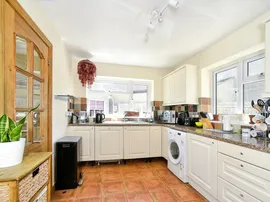 Hardens Close, Chippenham thumb 3