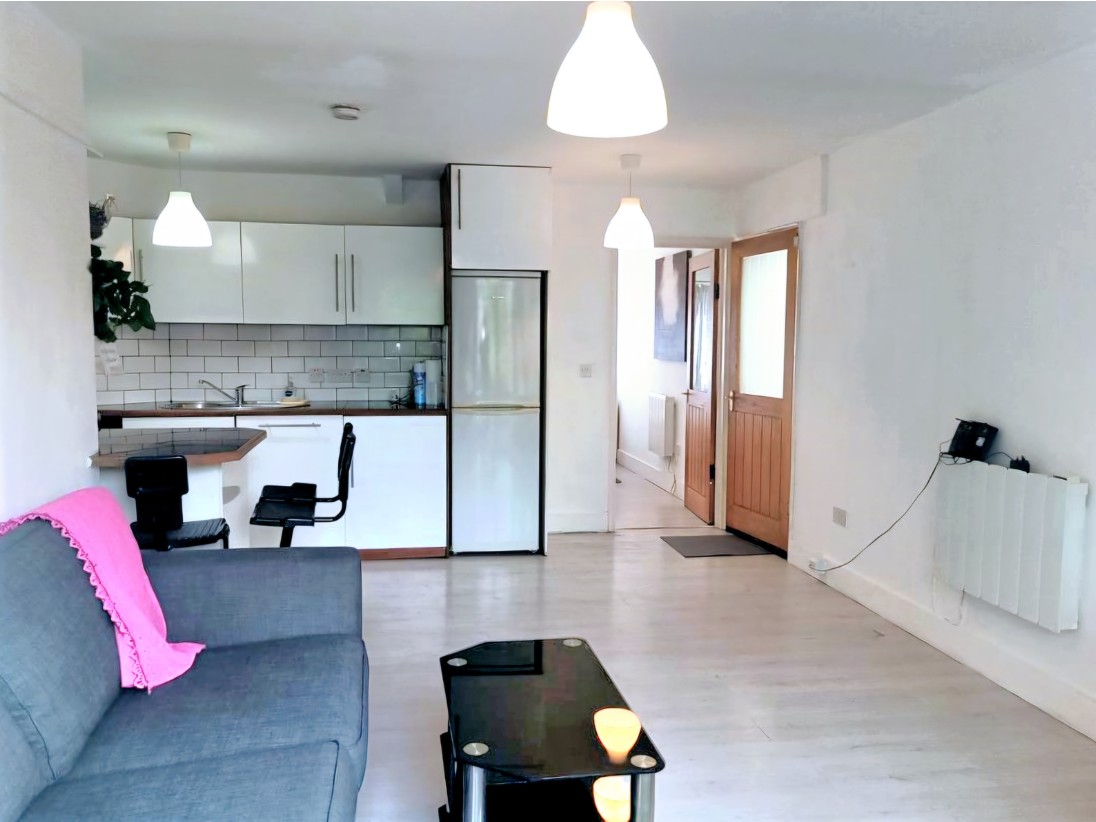 One Bedroom Ground Floor Flat with Garden for Rent  Wallcote Avenue, NW2 Image 2