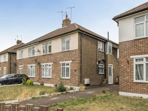 Lyndhurst Gardens, Enfieldphoto