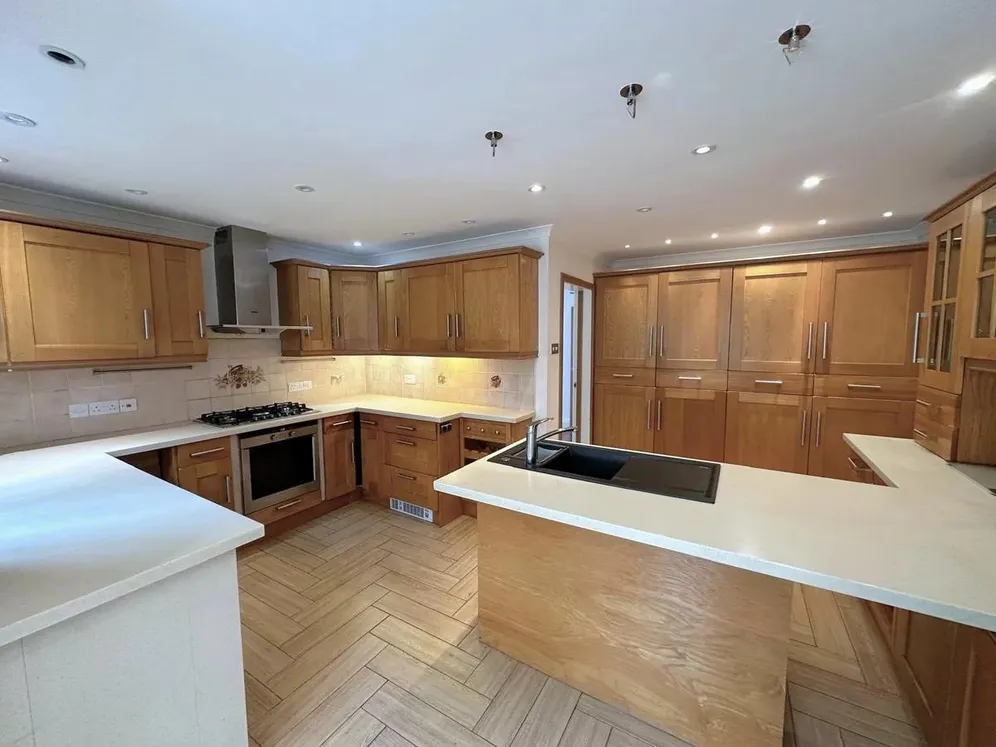 Kemsley Chase, Farnham Royal, SL2 photo 2