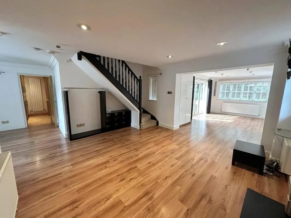 Kemsley Chase, Farnham Royal, SL2 photo 3