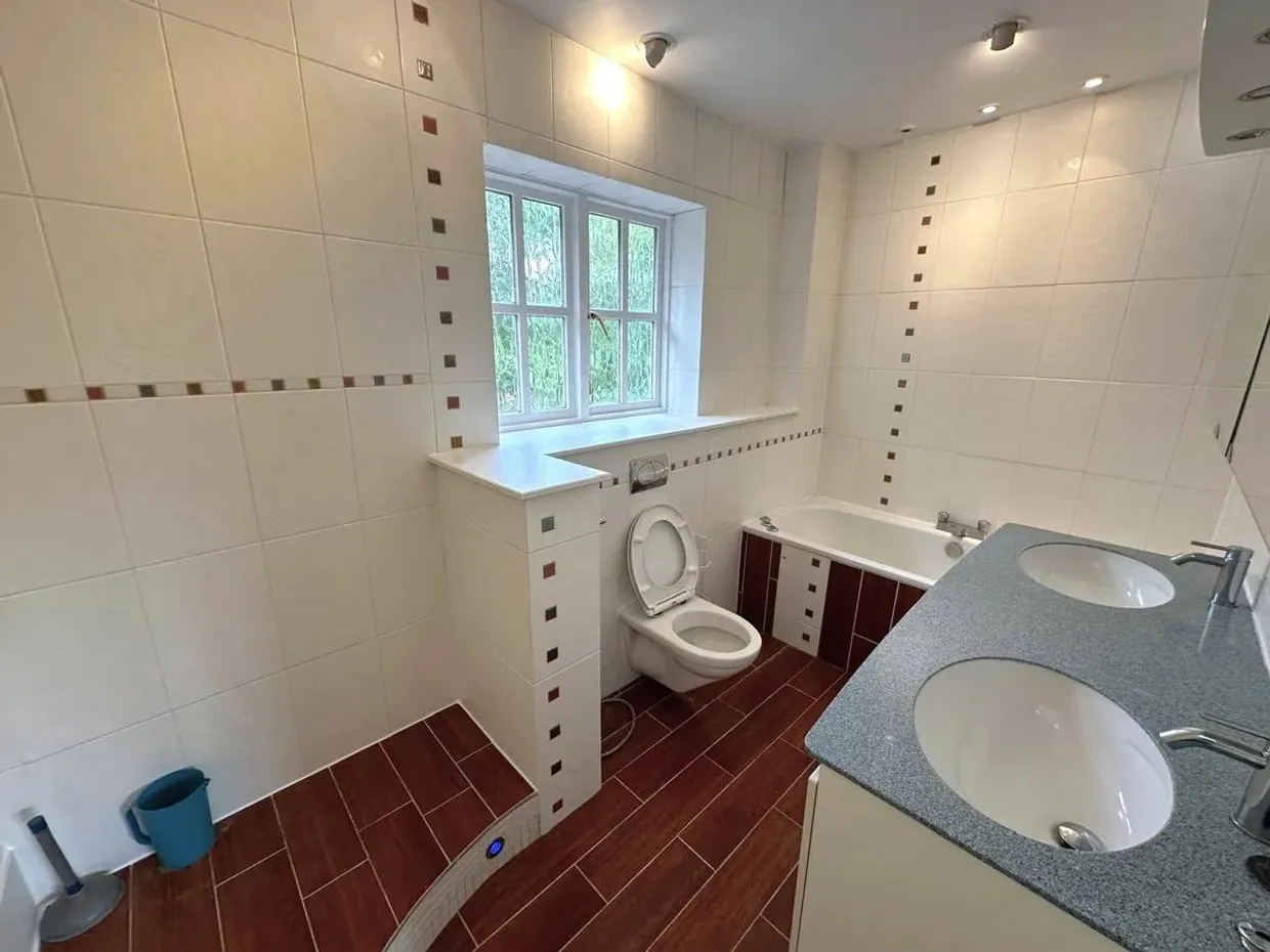 Kemsley Chase, Farnham Royal, SL2 photo 5