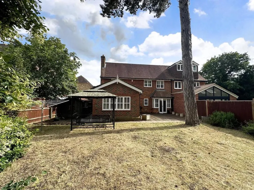 Kemsley Chase, Farnham Royal, SL2 photo 7