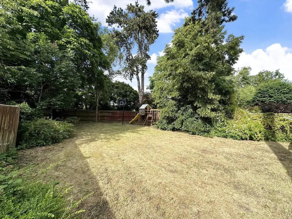 Kemsley Chase, Farnham Royal, SL2 photo 14