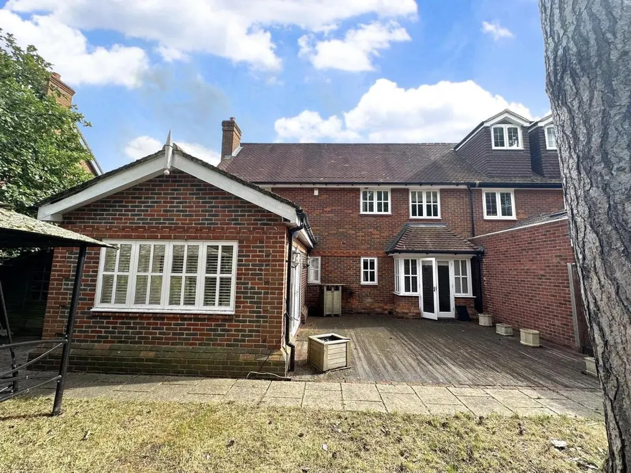Kemsley Chase, Farnham Royal, SL2 photo 15