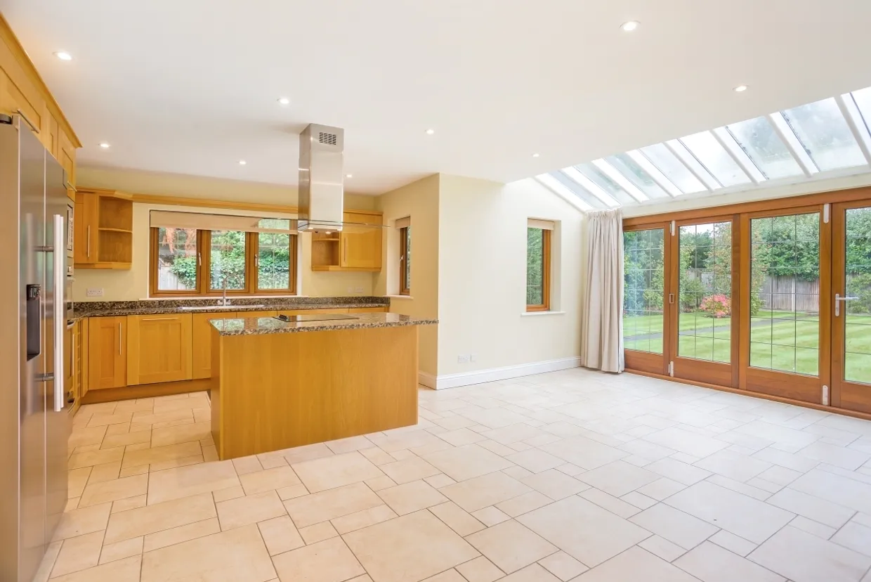 Vicarage Way Gerrards Cross SL9 photo 4