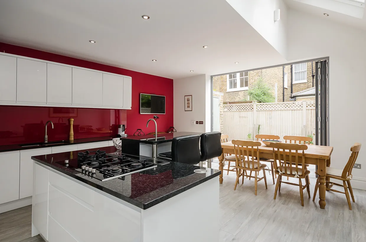 Tregarvon Road London SW11 photo 1