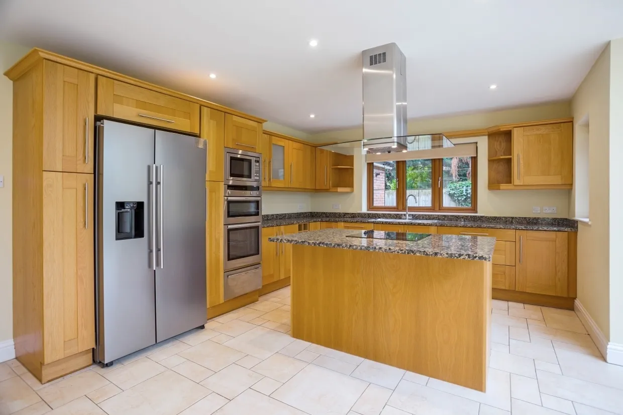 Vicarage Way Gerrards Cross SL9 photo 5