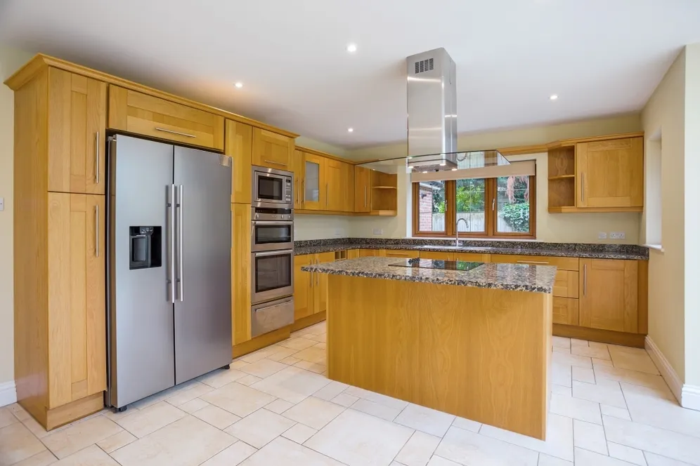 Vicarage Way Gerrards Cross SL9 photo 5